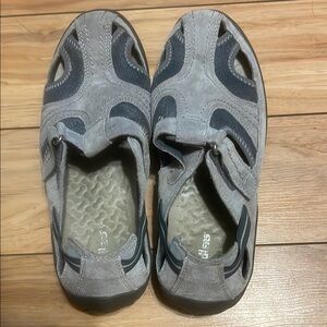 Women’s  Cobbie Cuddlers closed toe  Sandals